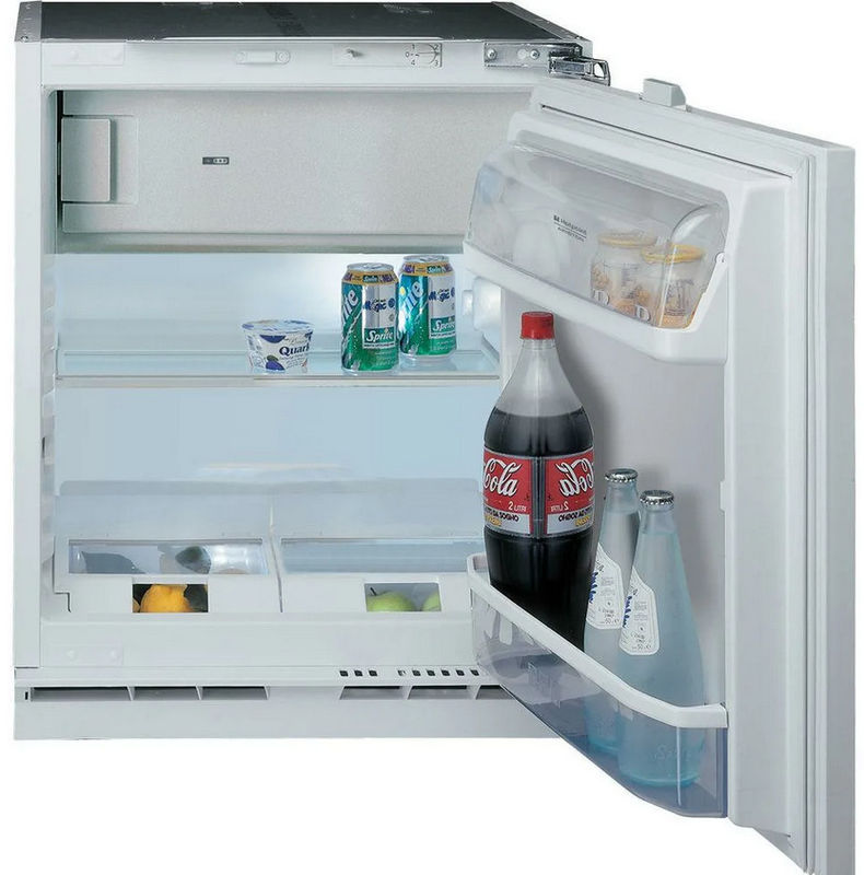 Мини-холодильник белого цвета